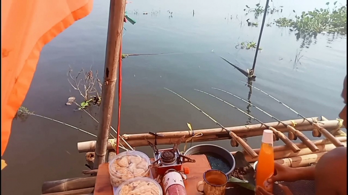 CAMP FISHING Ep.50 masak kuah ikan santan hasil tangkapan,bermalam sendirian di atas air cirata