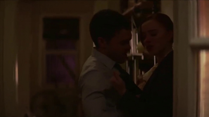 Fair Play / Kiss Scene - Emily and Luke (Phoebe Dynevor and Alden Ehrenreich