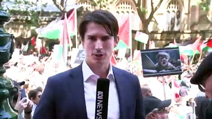 Thousands of pro-Palestine protestors gather in Sydney's CBD