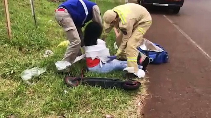 Mulher quebra o braço após cair de patinete elétrico às margens da PRc-467