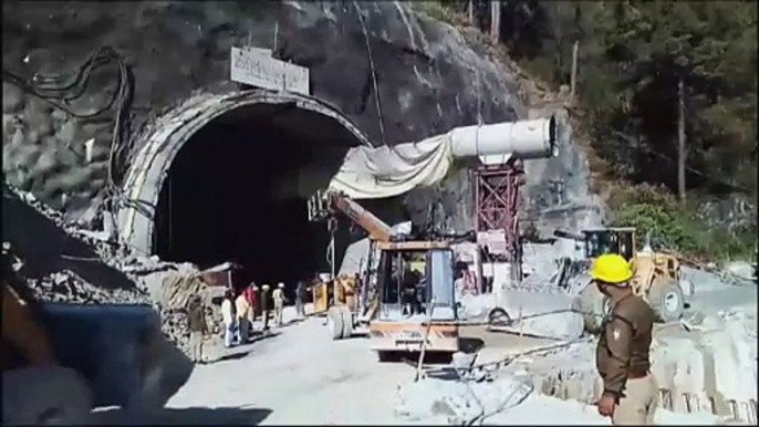 Decenas de obreros atrapados tras derrumbe de un túnel en India