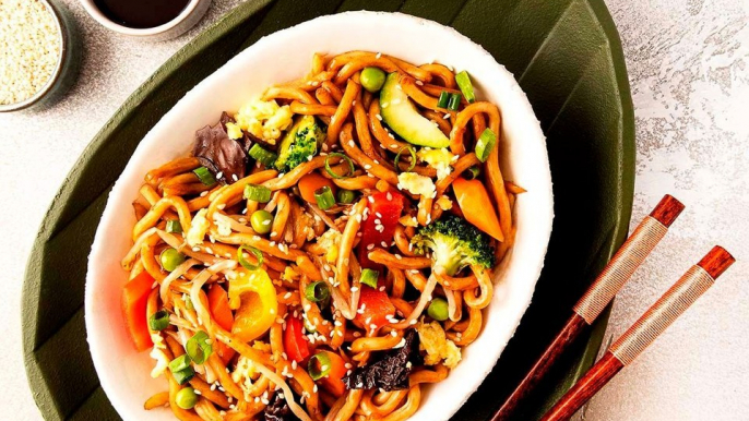 Wok de nouilles udon aux légumes croquants : Une recette savoureuse à essayer absolument !