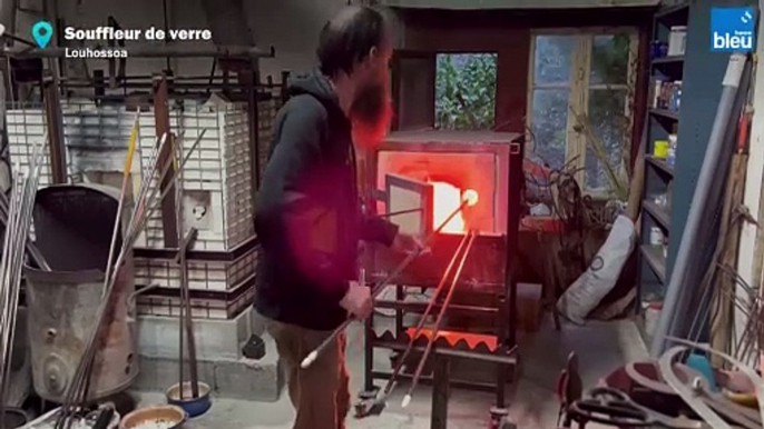 Création de boules de noël chez uns souffleur de verre