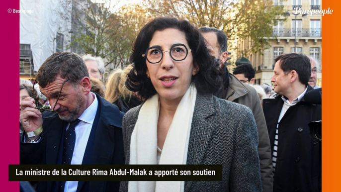 PHOTOS Emmanuelle Béart serrant fort la main son mari, Julie Gayet visage sombre... : les stars à la marche silencieuse à Paris