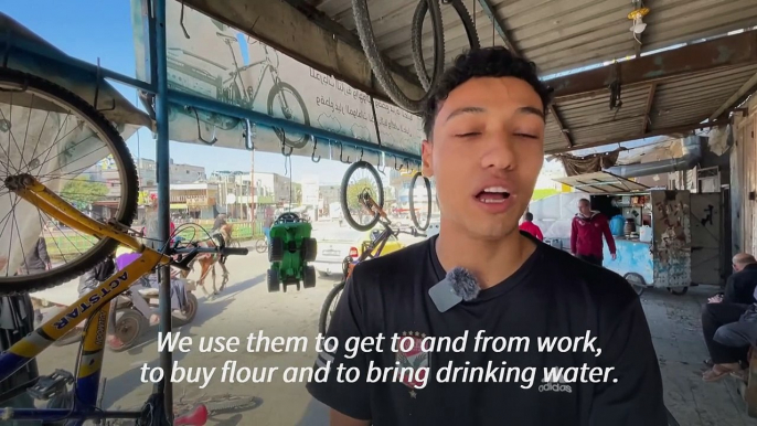 Gazans repair old bicycles during fuel shortages, ahead of truce