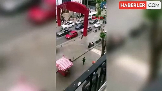 Bağdat Caddesinde pankartlı protesto yapan kadın gözaltına alındı