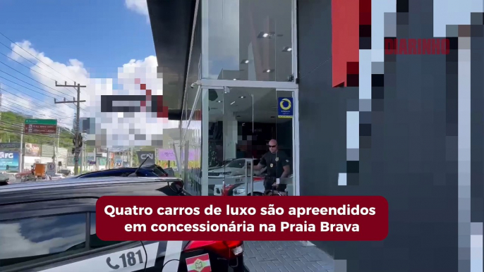 Quatro carros de luxo são apreendidos em concessionária na Praia Brava