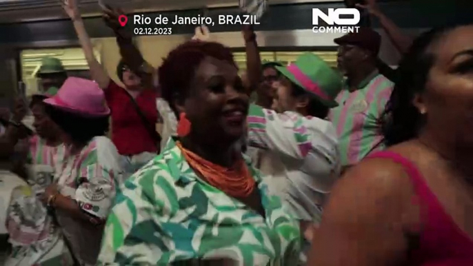 WATCH: Brazilian musicians mark National Samba Day on train