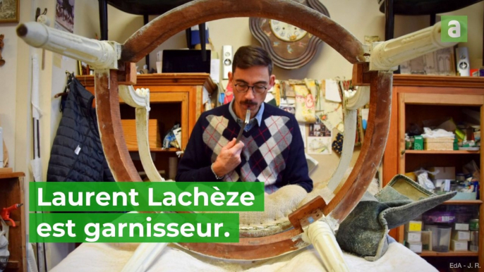 Dans l'atelier de Laurent Lachèze, garnisseur, qui restaure des fauteuils historiques