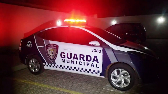 Homem quebra janela de carro, leva carteira e é detido ao gastar dinheiro em  lugares diferentes