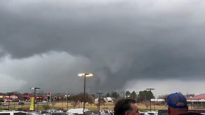 6 dead, nearly 2 dozen injured after severe storms tear through central Tennessee