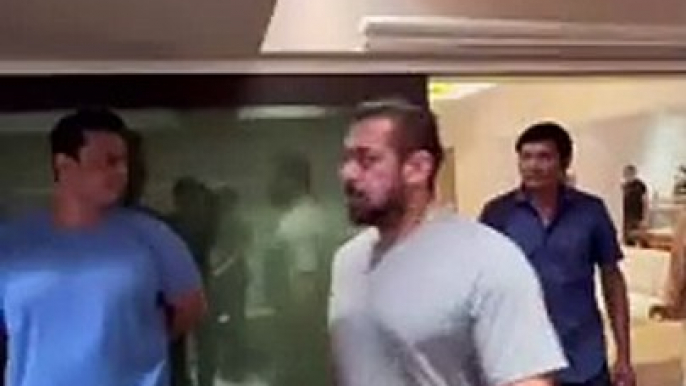 Salman Khan Birthday: Bhaijaan Overwhelmed by Wishes of Fans