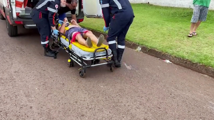 Após sofrer queda de bicicleta, homem é socorrido no Bairro Cascavel Velho