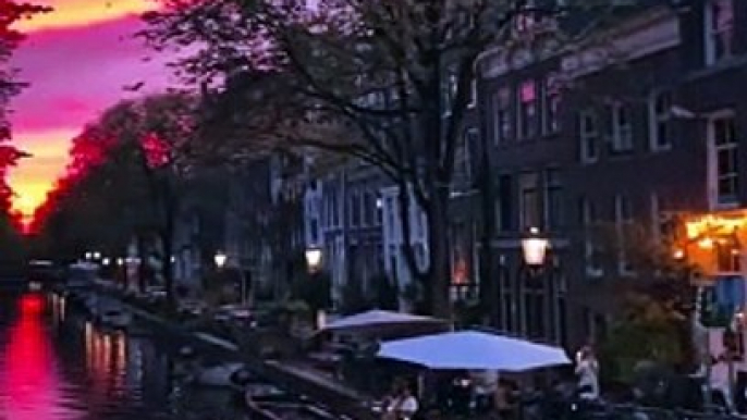 Magnifique coucher de soleil à Amsterdam