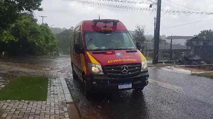 Idoso sofre queda de bicicleta no Santa Felicidade e precisa ser socorrido pelo Siate