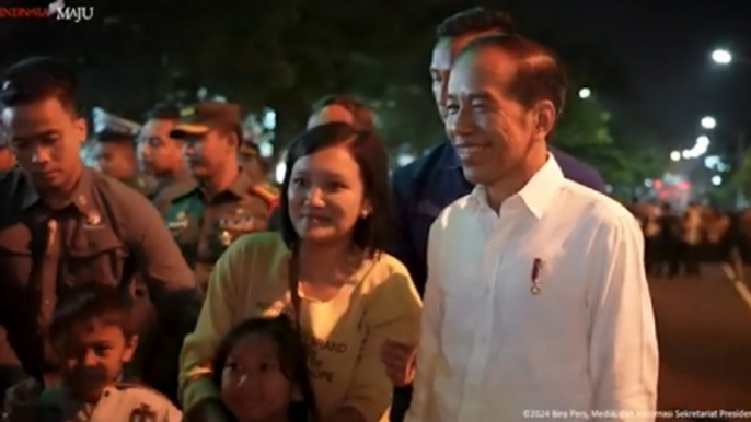 Presiden Jokowi dan Ibu Iriana Sapa Warga di Salatiga, Bagikan Kaus dan Tas