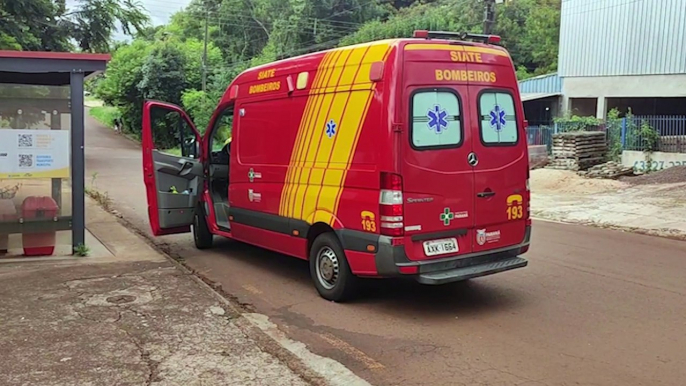 Idoso é socorrido pelo Siate após sofrer queda no Bairro Cataratas