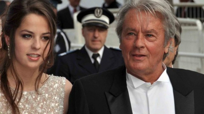 L'enregistrement pirate d'Anoushka Delon qui parle à son père Alain Delon "On est en train de te prendre pour un débile"