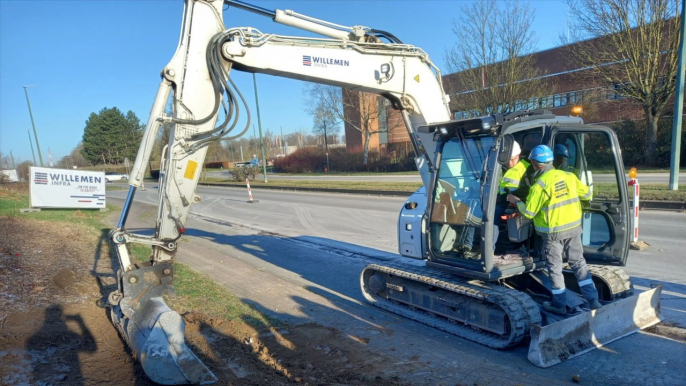 Premier coup de pelleteuse pour la cyclostrade de la N 4 entre Wavre et Louvain-la-Neuve