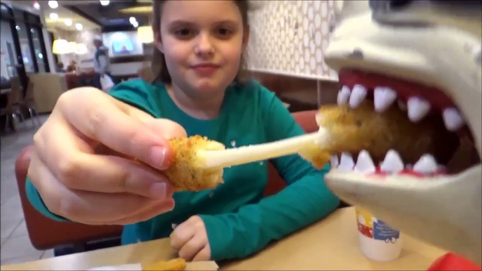 Feeding My Pet Shark McDonald's Chicken Nuggets Happy Meal Big Mac & Fries Toy F