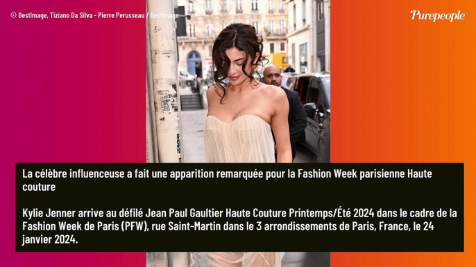 PHOTOS Kylie Jenner incandescente en robe bustier transparente face à son ex-rivale pour le défilé Jean-Paul Gaultier