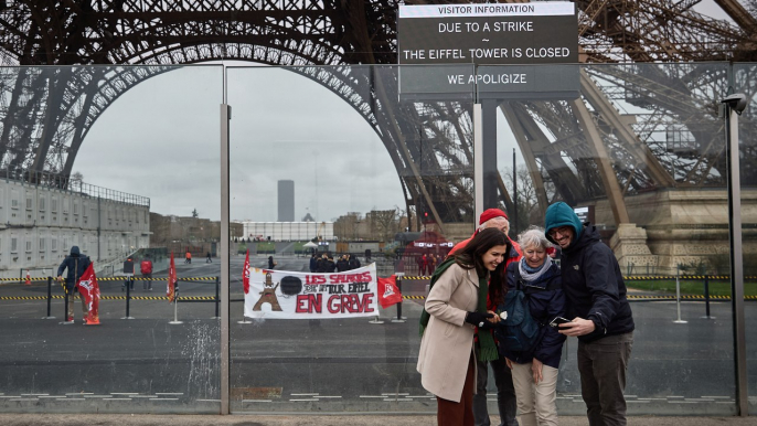 La tour Eiffel en grève : « On va prendre une photo et rentrer chez nous ! »