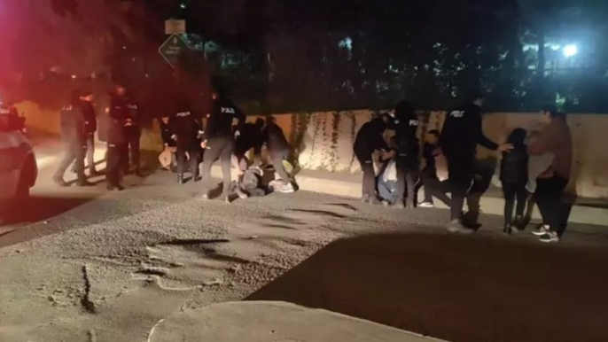 Şişli'de polis, kavgayı havaya ateş açarak durdurdu: 1 polis yaralandı, 3 gözaltı