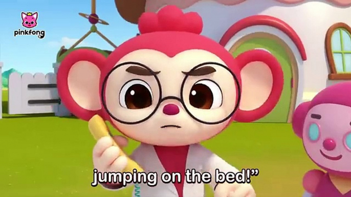 Five Little Monkeys Jumping on the Bed -Different Versions- Kids Song Pinkfong Official