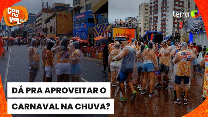 Carnaval com chuva: foliões não se intimidam e curtem trios em Salvador