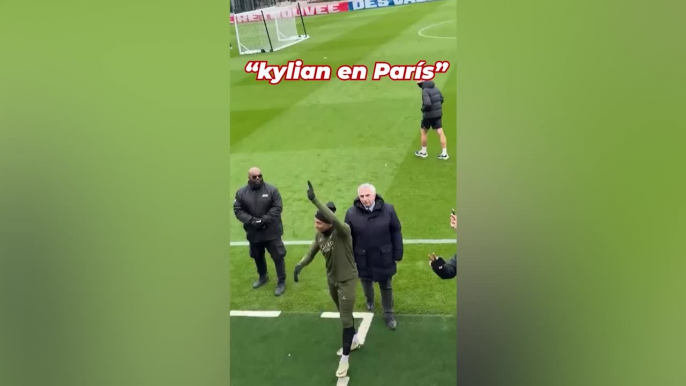 Kylian dando las gracias a la afición del PSG entre gritos de: "Kylian en París"