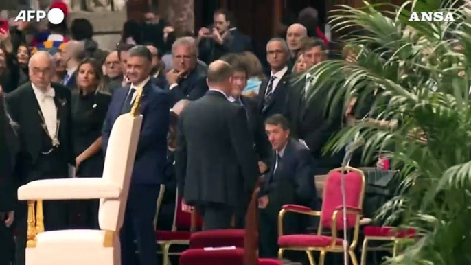 L'abbraccio tra il Papa e il presidente argentino Milei nella Basilica di San Pietro