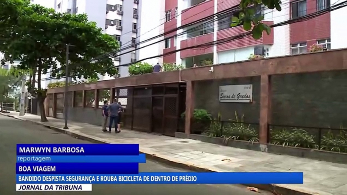 Bandido despista segurança e rouba bicicleta de dentro de prédio