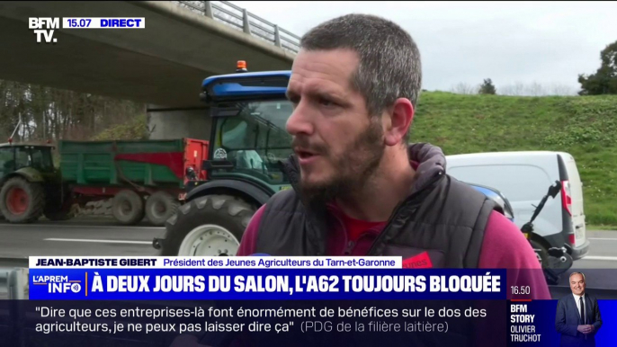 "Ce grand débat est important": les agriculteurs mobilisés sur l'A62, dans le Tarn-et-Garonne, attendent la visite d'Emmanuel Macron au Salon de l'Agriculture