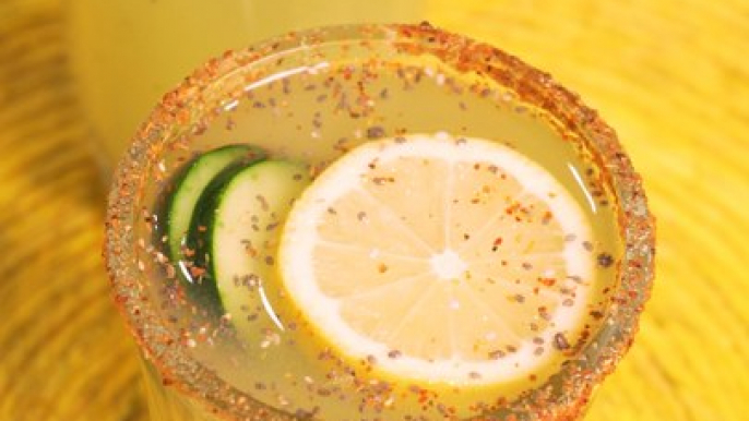 Agua de pepino con limón y chia