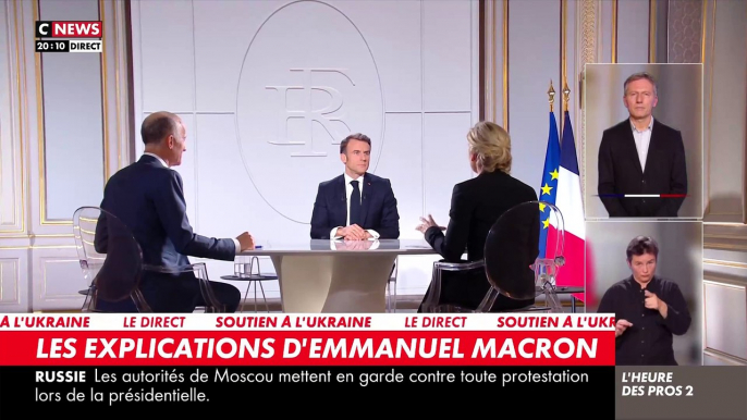 L'étrange comparaison 'assis-debout" d'Emmanuel Macron, hier soir qui laisse les journalistes circonspects et un sentiment de malaise et d'incompréhension