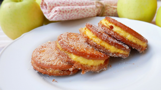 Matasuegras murcianas, galletas fritas rellenas de crema pastelera