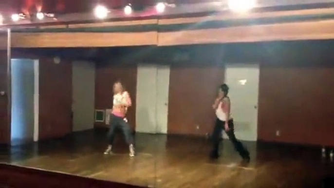 Ashley Tisdale y Vanessa Hudgens  bailando Run The World