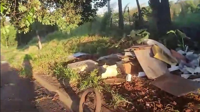 Em vídeo, moradora mostra terrenos abandonados no Brasmadeira e faz apelo às autoridades responsáveis