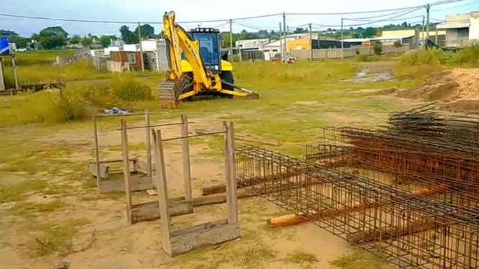 Lluvia, sol, bandada de pajaritos y luna - Obra de viviendas cooperativas - Tacuarembó (18/03/2024)