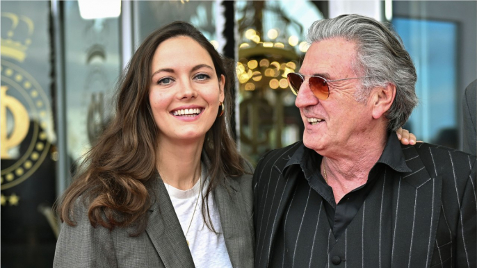 GALA VIDEO - Daniel Auteuil se confie sur sa fille Nelly, qu’il a eue avec Emmanuelle Béart :  “Je n'avais qu'une peur…”