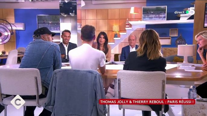 Les images de Thomas Jolly, directeur artistique des JO, en larmes, qui craque en apprenant que la cérémonie d'ouverture se fera sous la pluie : "Je vois défiler deux ans de travail..."