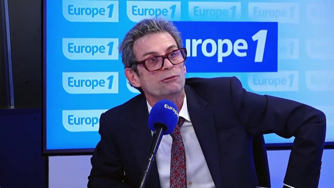 Pascal Praud reçoit Frédéric Taddeï à l'occasion de la sortie de sa collection de livres  « Birthday Books, les succès à travers les âges »