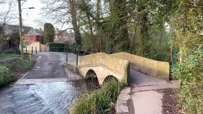 Lacock, Inglaterra, un hermoso pueblo y un paseo matutino