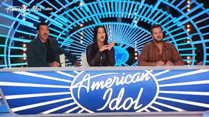 American Idol 2022 - Taylor Fagins canta una canción original sobre la matanza de negros en Estados Unidos