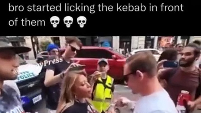 Comienza a lamer kebab frente a veganos