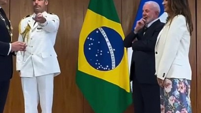 #Brazil #France Rosangela da Silva, dite #Janja, la troisième épouse du chef de l’Etat brésilien Luiz Inacio Lula da Silva élevée au grade de la Légion d’honneur par Emmanuel #Macron après s’être fait lui-même #décorer par Lula