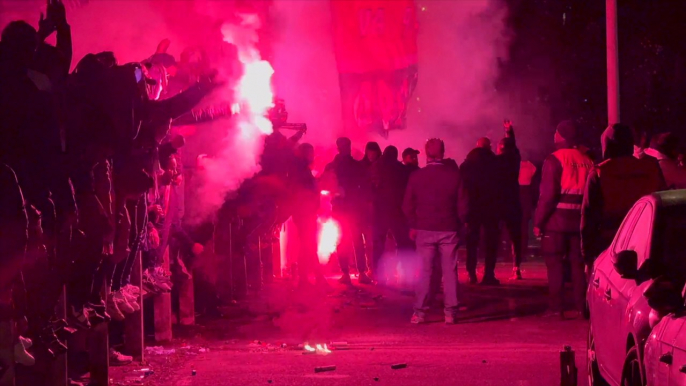 OM-PSG (0-2) : 300 supporters célèbrent la victoire avec les joueurs à leur retour de Marseille