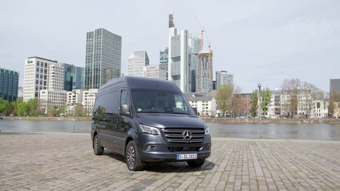 With Passenger Capacity for 12 and 15 People, New Mercedes-Benz Sprinter Tourer 2025 _ Tenorite Gray