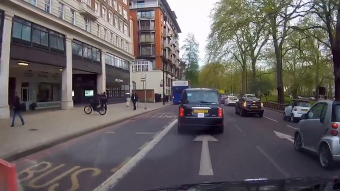 Park Lane phone snatch caught on Dash Cam