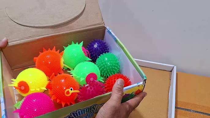 Unboxing and Review of Silicone Puffer Ball with Flashing Light for Kids Boys and Girls